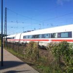 Geschäftsreisende stehen im Ausland oft allein im Regen