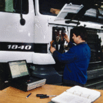 Lkw Mercedes-Benz Actros in Werkstatt: Wartung, Service, Computer-Diagnose (c) mercedes-benz.de