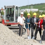 (v. l.) Horst Detzen, Architekt Werk- und Fabrikplanung, Ulrike Barthelmeh, Projektleiterin sternchen-Kinderkrippen, Wolfgang Nieke, Betriebsratsvorsitzender des Werks Untertürkheim, Ingrid Lepple, stellvertretende Betriebsratsvorsitzende Daimler Zentrale