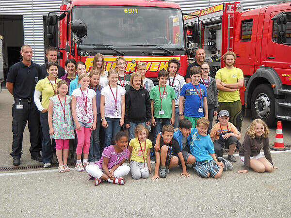 Kinder und Betriebsfeuerwehr (c) daimler.com