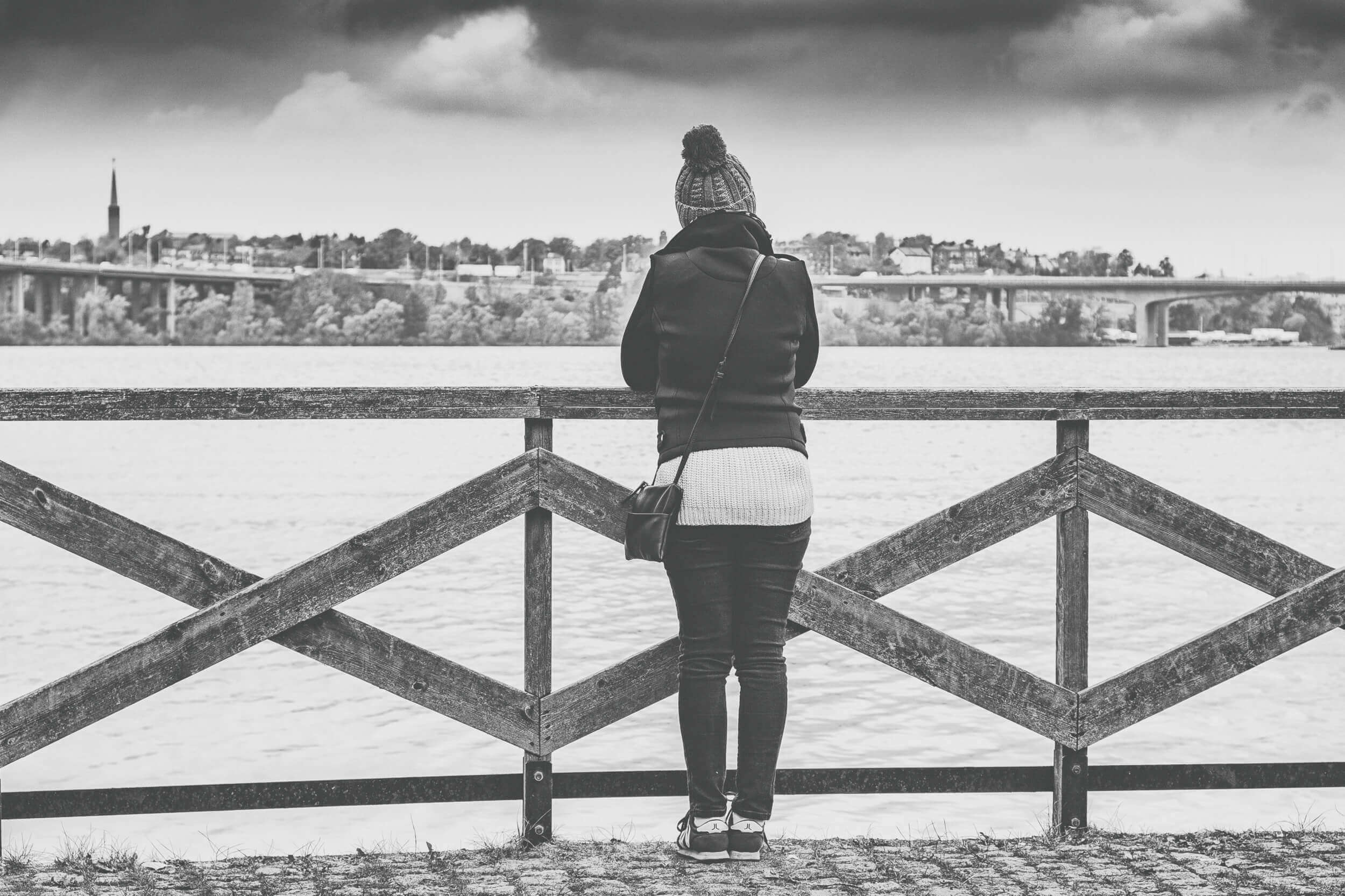 Blick auf die Stadt und das Wasser (c) qimono / pixabay.de