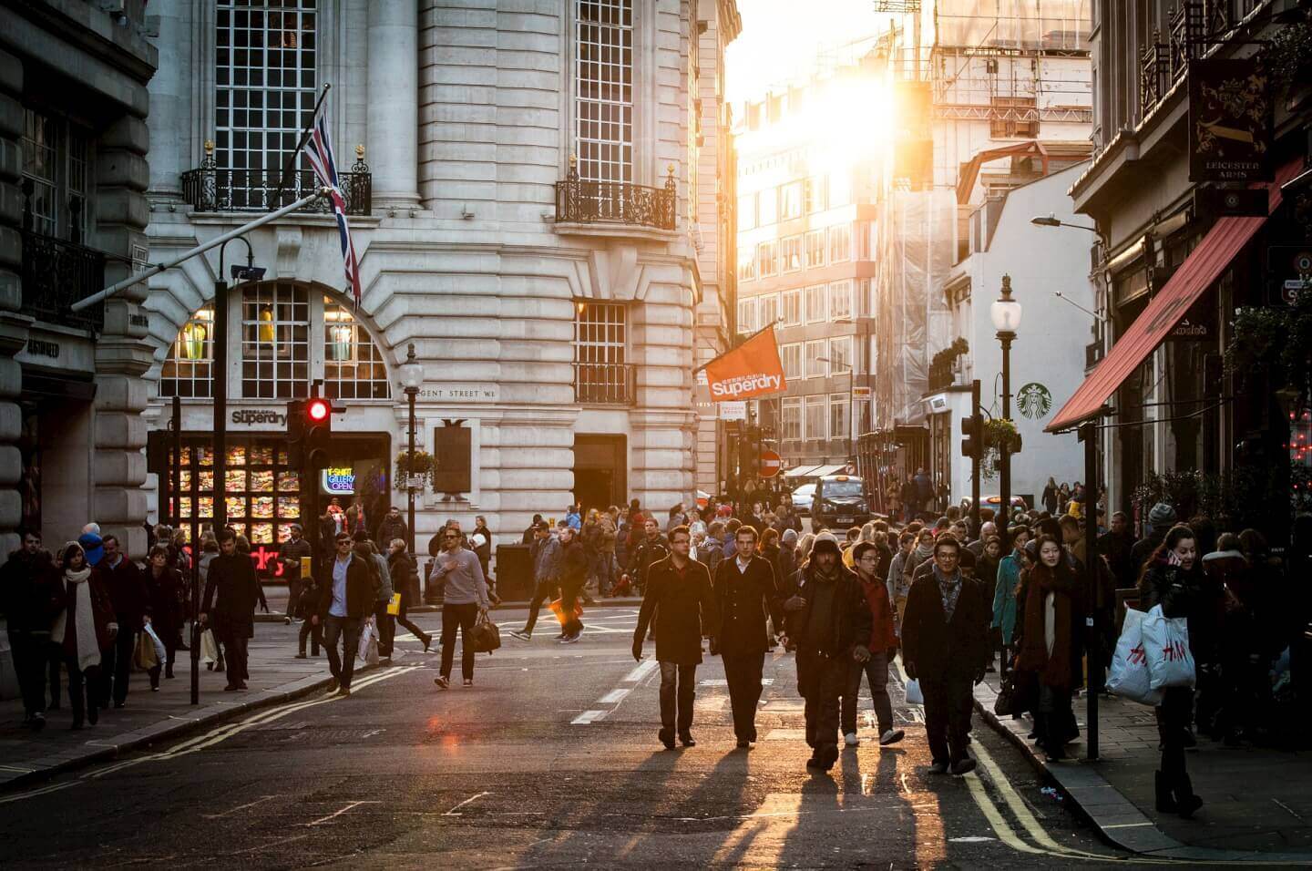 Geschäftsleute (c) unsplash / pixabay.de