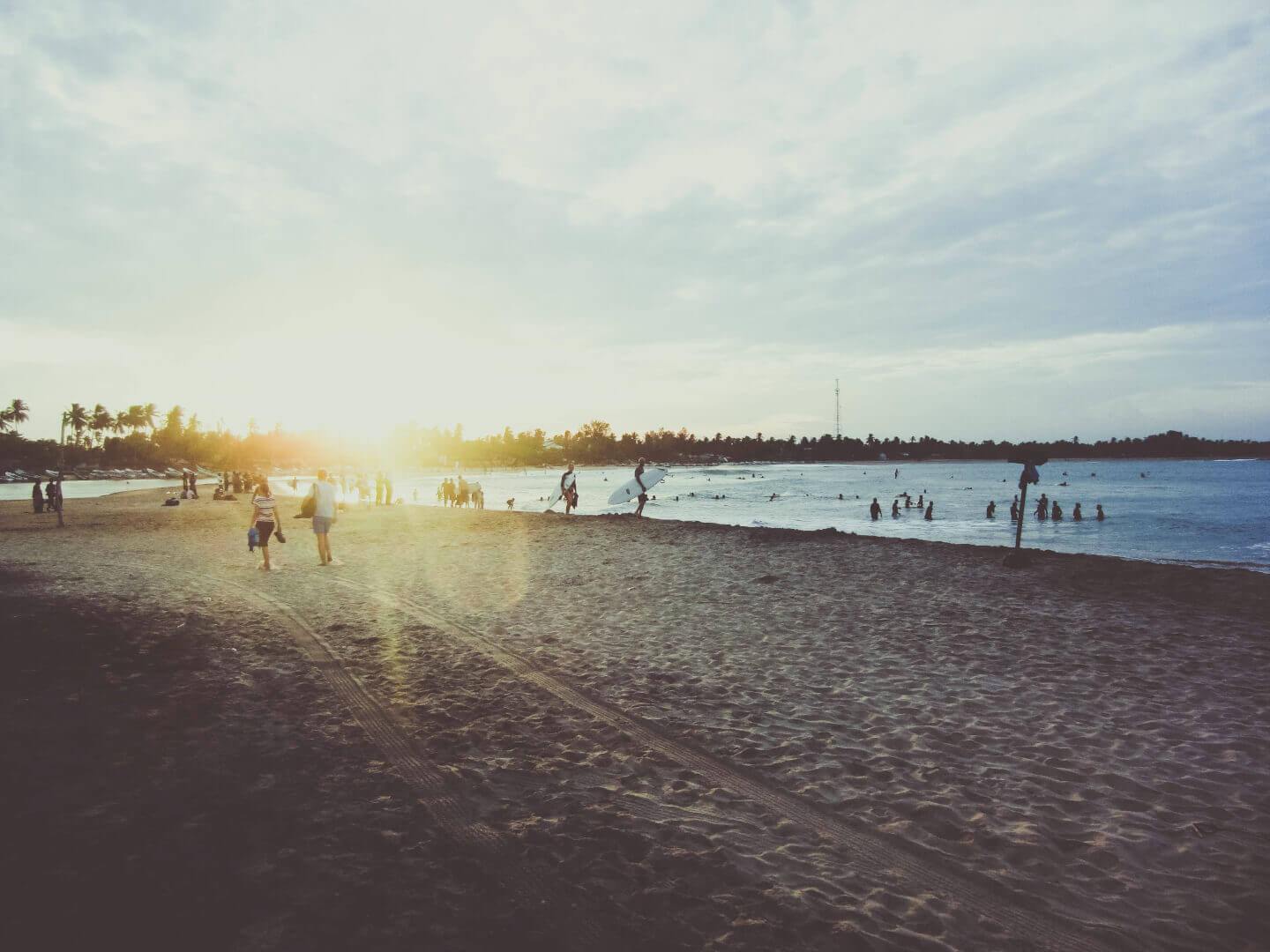 Sonne Strand Menschen (c) unsplash / pixabay.de