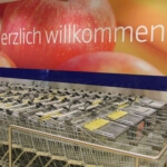 mit dem Einkaufswagen durch den Supermarkt (c) sirigel / pixabay.de