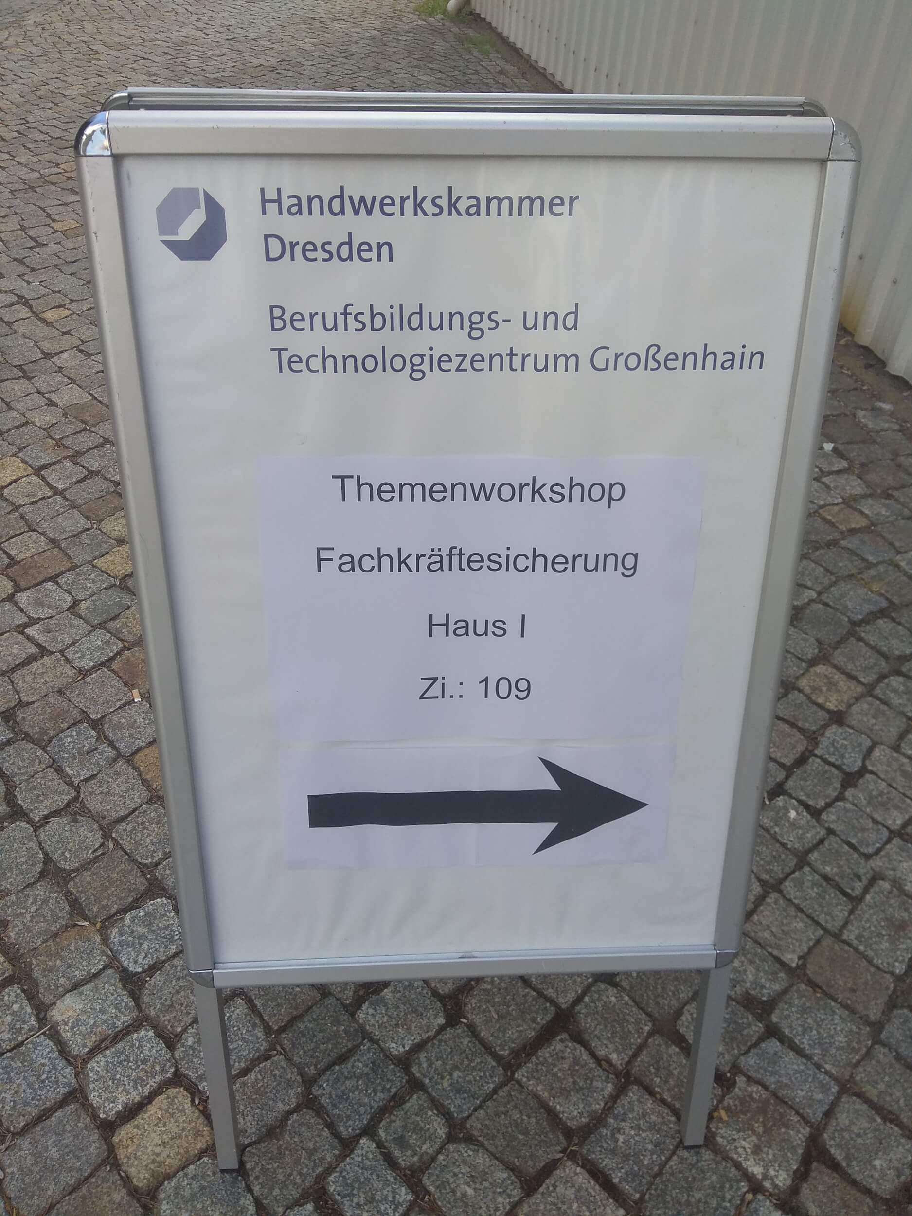 Netzwerken beruflich - Kaffee trinken und mehr für eine funktionierende Fachkräftesicherung im Berufsschulzentrum der Handwerksammer in Großenhain (c) familienfreund.de