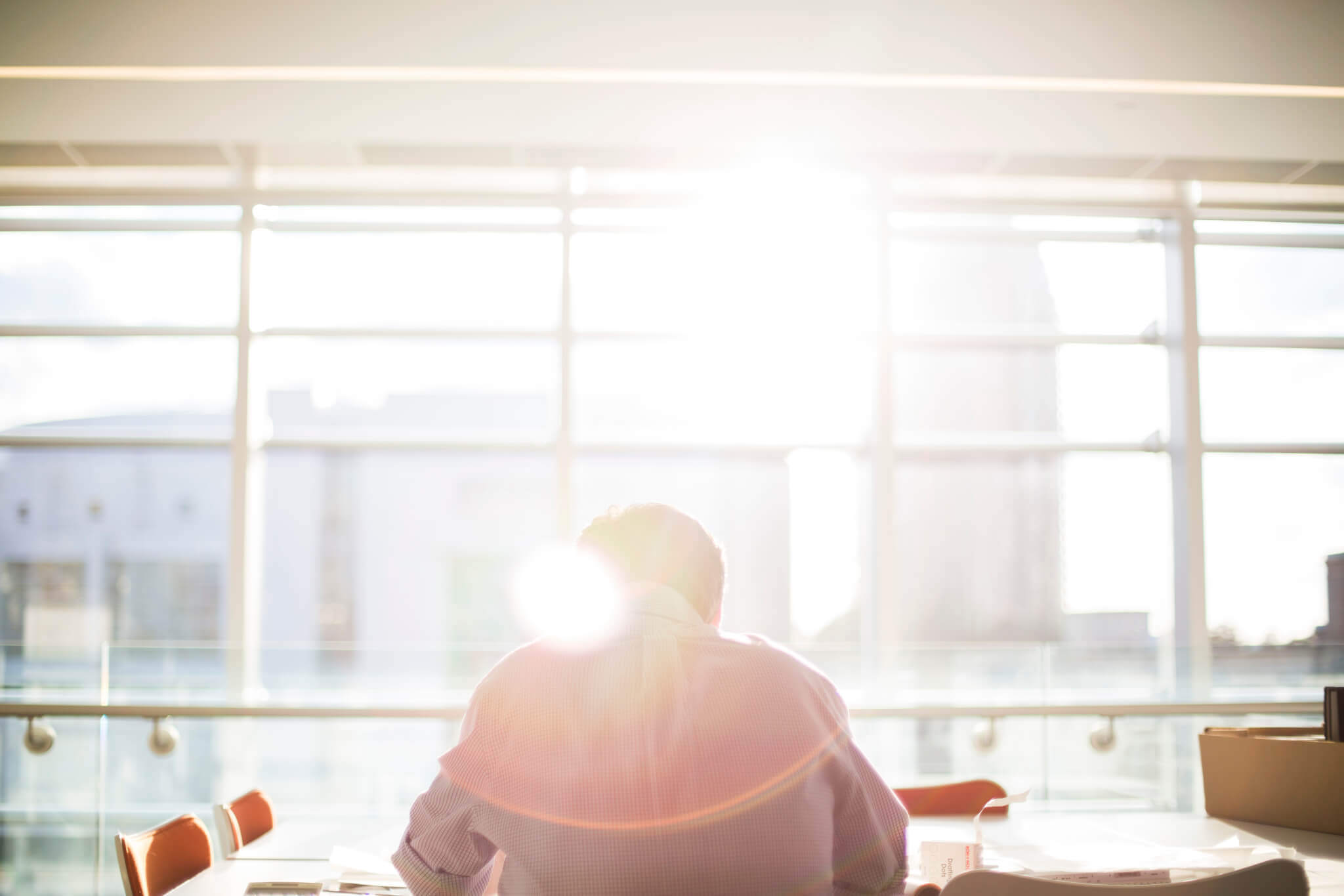 Hitze im Büro (c) Bethany Legg / unsplash.com