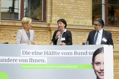 Foto | BMBF: Hat das Deutschlandstipendium zur Chefsache erklärt: Renate Lieckfeldt, Rektorin der Hochschule für Technik, Wirtschaft und Kultur in Leipzig (HTWK), © 2012 bmbf.de