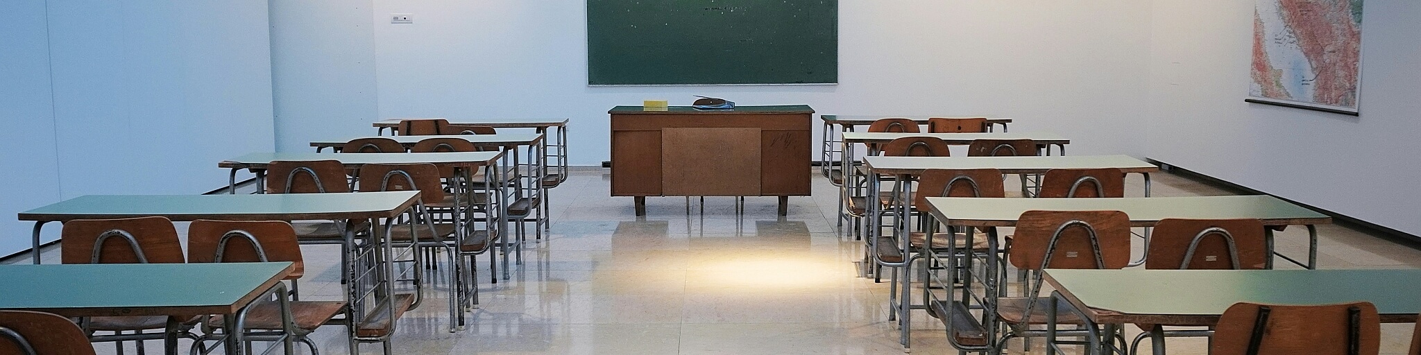 Klassenzimmer als Illustration der schulischen Ausbildung (c) Ivan Aleksic