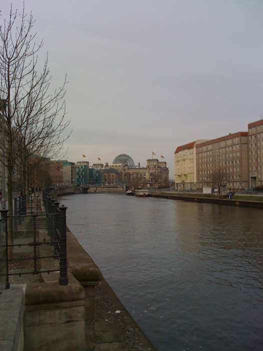 Fluss in der Stadt (c) familienfreund.de