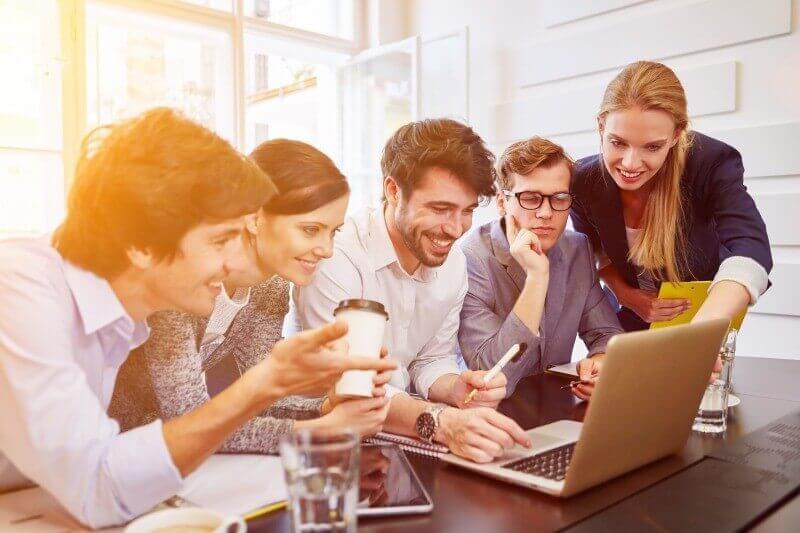 Digitalisierung verändert das Arbeiten im Team - egal ob Büro, Coworking oder Homeoffice(c) Robert Kneschke / Fotolia.com