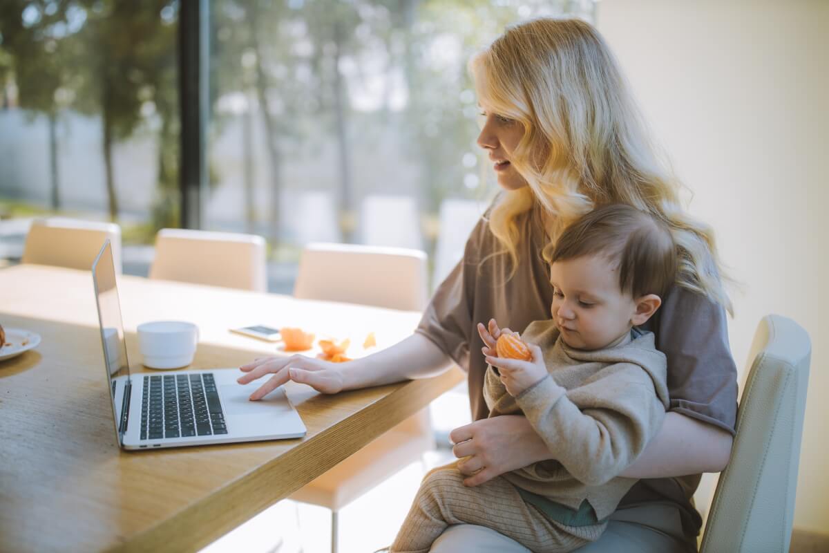 Arbeiten im Homeoffice mit Kind (c) Anastasia Shuraeva